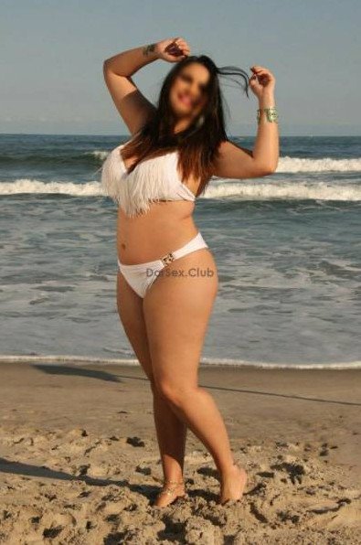 Низкие пухлые очаровательные женщины на фото