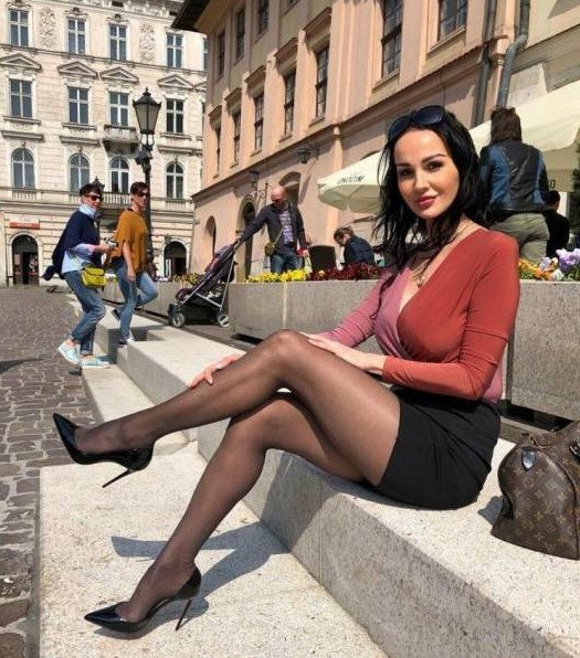 Porno eshak dumba Kokrak gozalligi Shyla Stylez qoshnisi bilan ajoyib jinsiy aloqa qilishdan bosh tortmaydi.