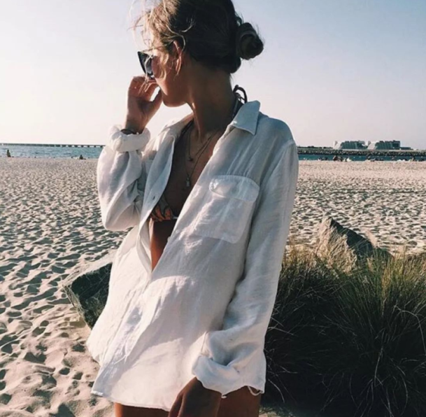 Престижная красивая девушка на море