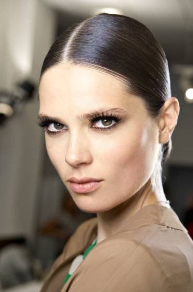 Прилизанные очаровательные женщины