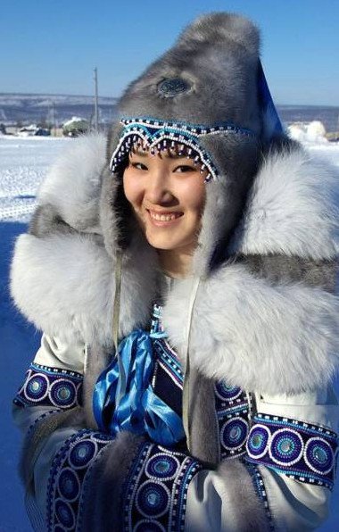 Современные очаровательные женщины эвенки