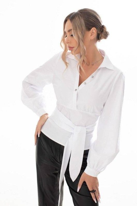 Стиль: Белая рубашка с запахом - фото идеи