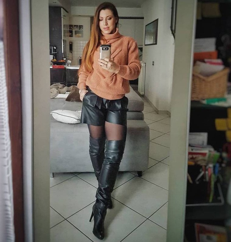 Стиль: Ботфорты и короткие шорты - фото идеи