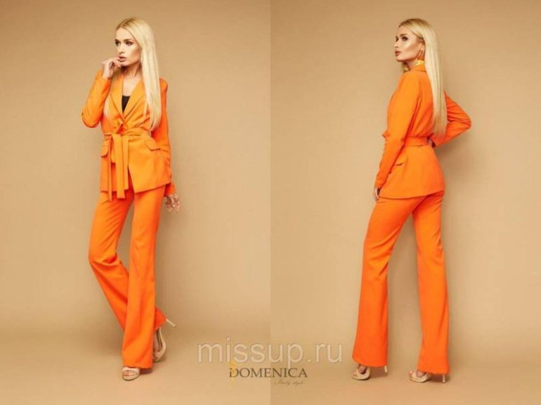 Стиль: Брючный костюм женский персикового цвета - фото идеи