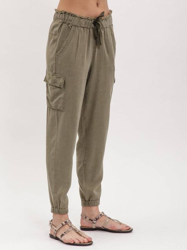 Стиль: Брюки с резинкой внизу - фото идеи