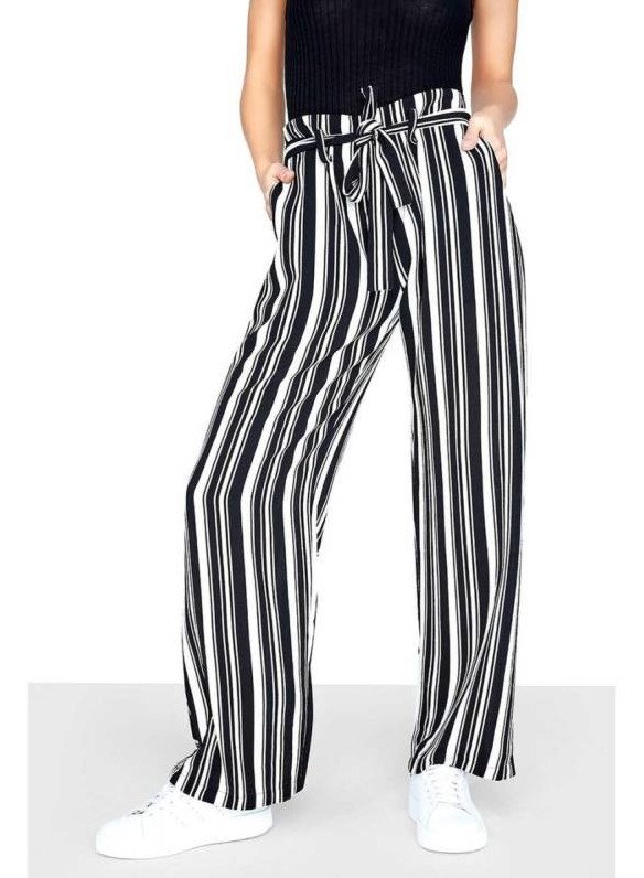 Стиль: Черные брюки в полоску - фото идеи