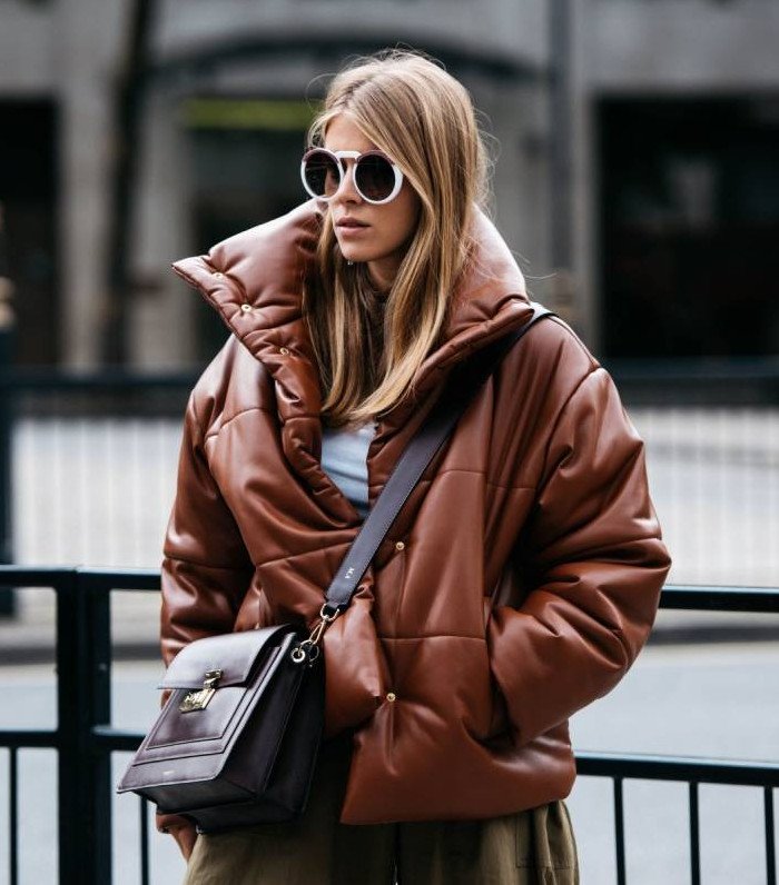 Стиль: Коричневый пуховик - фото идеи