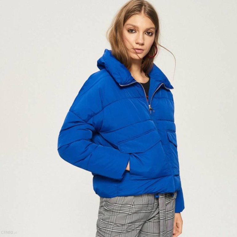 Стиль: Короткая синяя куртка - фото идеи