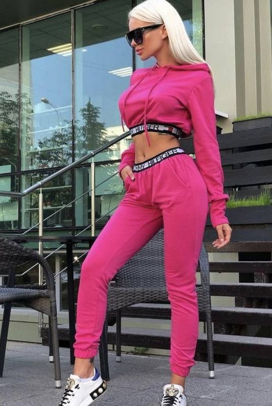 Стиль: Прогулочный спортивный костюм - фото идеи