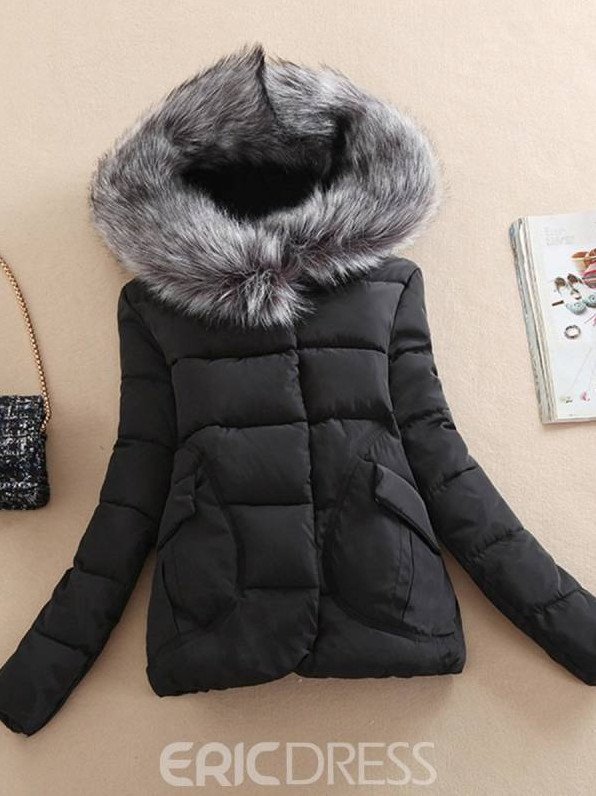 Стиль: Пуховик с искусственным мехом на капюшоне - фото идеи