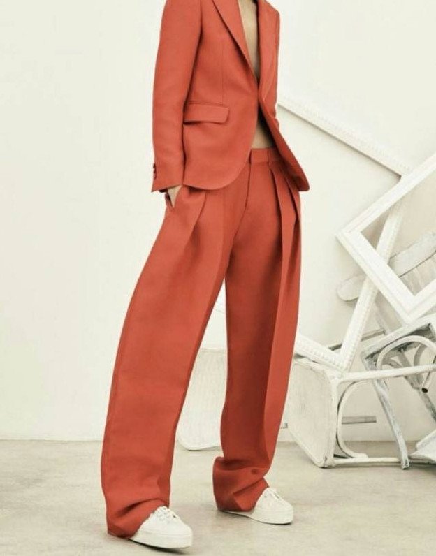 Стиль: Розовый классический костюм - фото идеи