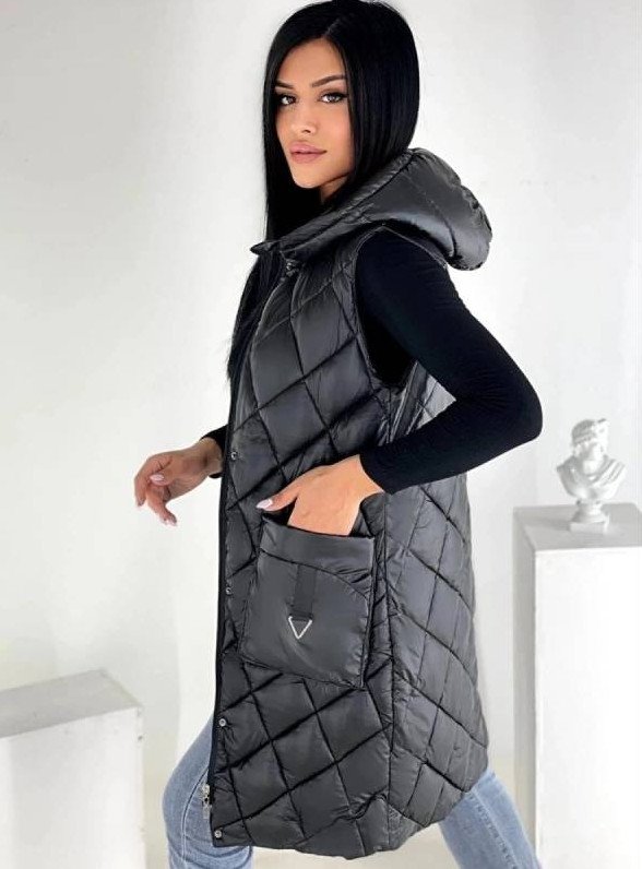 Стиль: Стеганый жилет с капюшоном - фото идеи