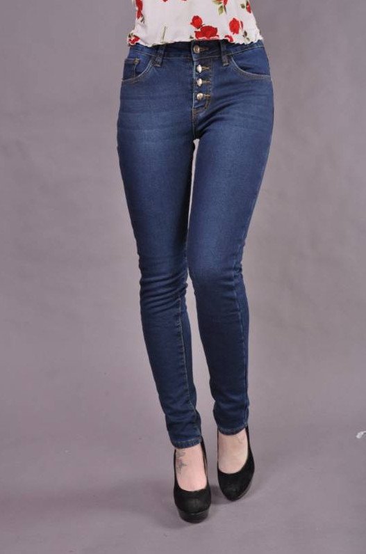 Стиль: Женские джинсы зауженные к верху - фото идеи