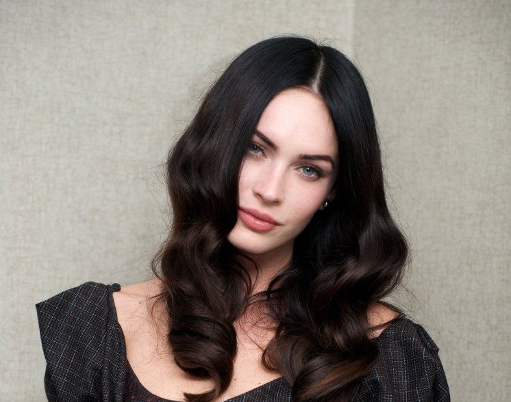 Знаменитости с темными волосами очаровательные женщины