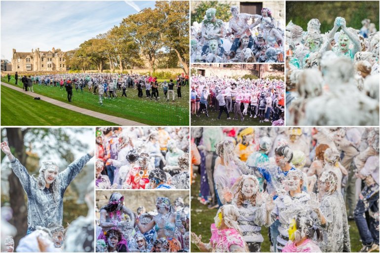 Студенты Сент-Эндрюс нарядились и покрылись пеной в Изюмный понедельник