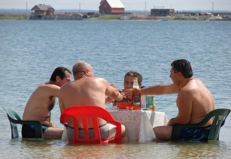 Юмор: Смешные отдыхающие на пляже: юморные приколы и удачные кадры