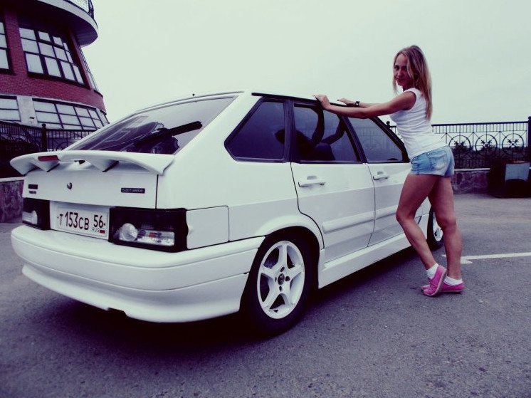 Красивая девушка и ВАЗ 2114 ( 35 фото )