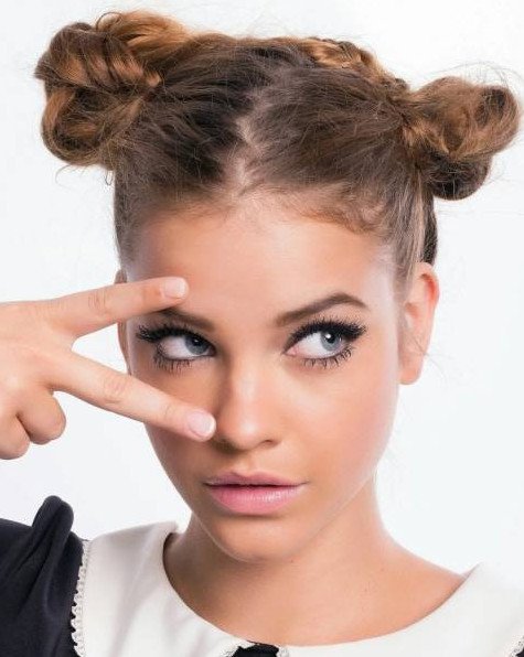 Девушка с 2-мя хвостиками на голове ( 24 фото )