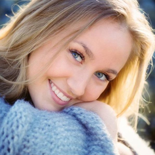 Образ синеглазой девушки.