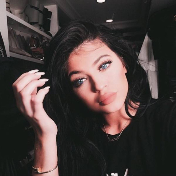 Пухлые губы брюнеток: сексуальные шоколадки для инты!