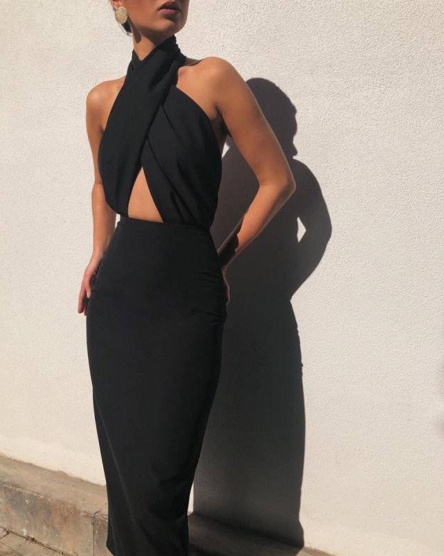 Мода: Платье с открытым боком