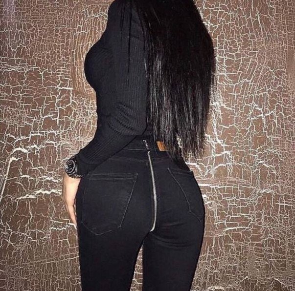 Полные милые девушки в темных штанах