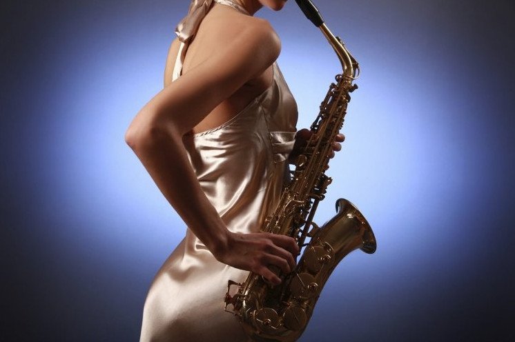 Саксофонисты - фото девушки