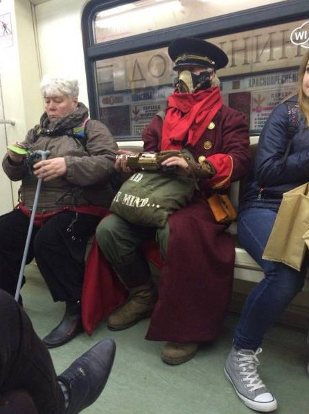 Прикол: Положительные фото из метро: Веселье и стиль в жизни городских жителей