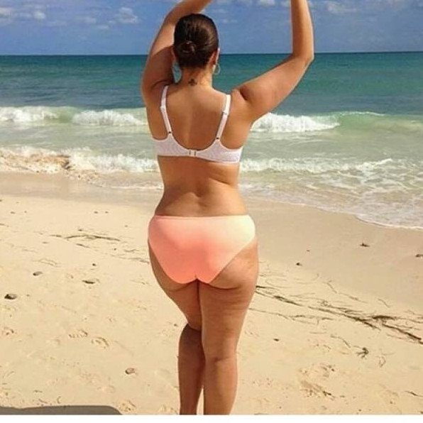 Пухлые девушки со спины