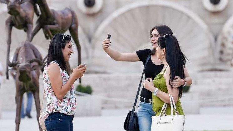 Армянки на улицах Еревана + много фото