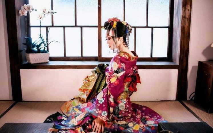 Японка на коленях + много фото