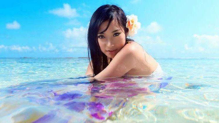 Японки у голубого моря + много фото