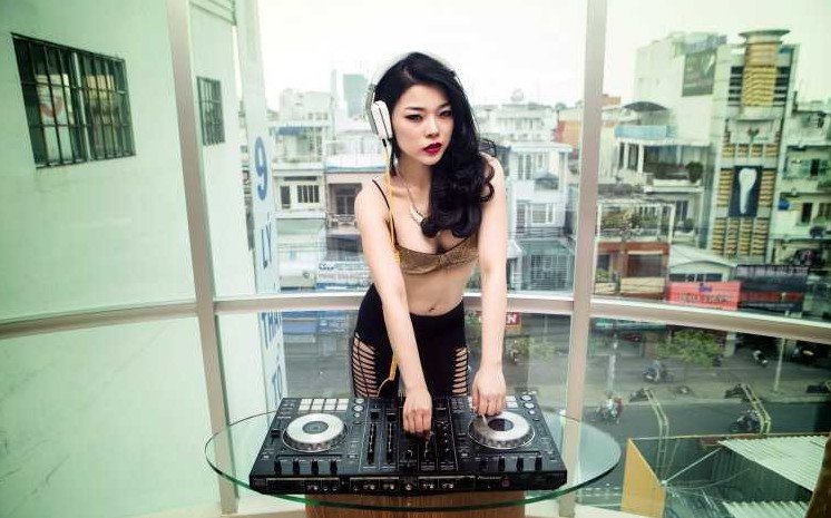 Китаянка диджей + много фото