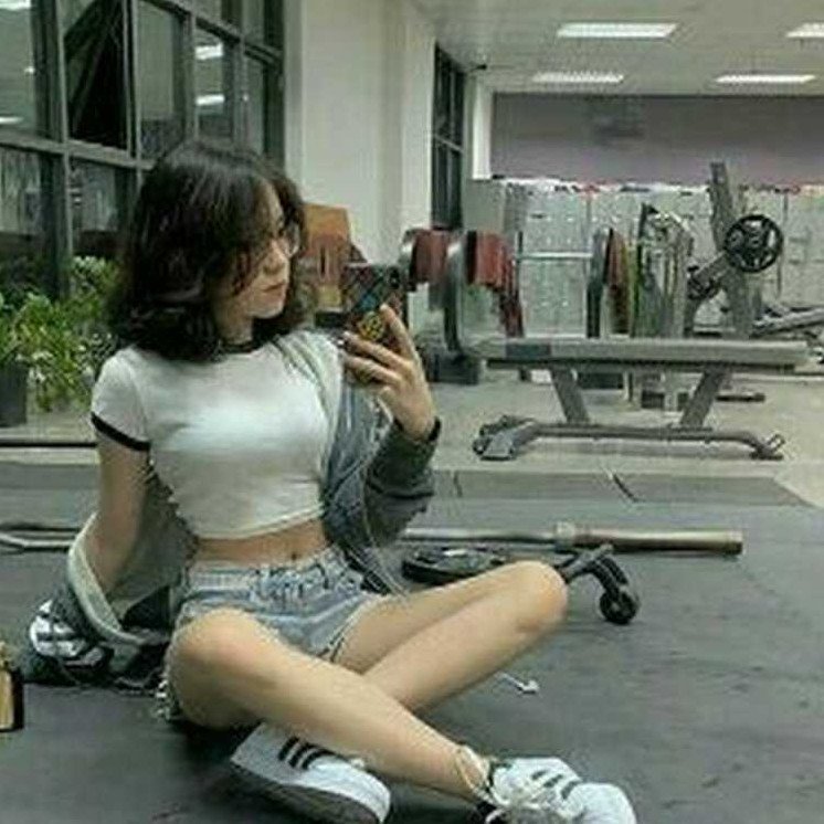 Кореянка в спортзале + много фото