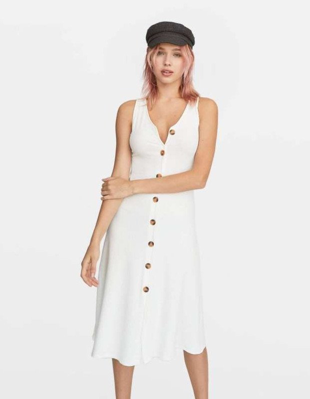 Мода: Белое платье с пуговицами спереди
