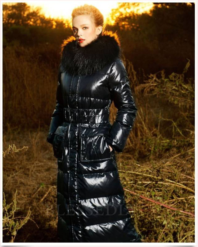 Мода: Длинный пуховик с поясом