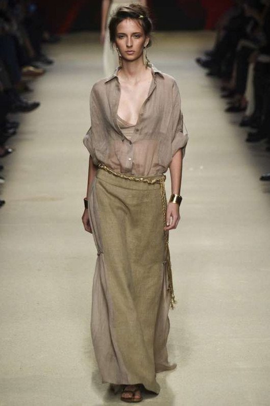 Мода: Льняные платья с подиума
