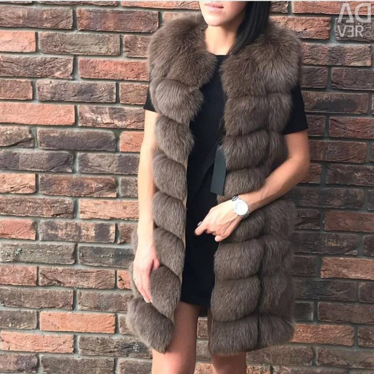 Мода: Меховой жилет из песца