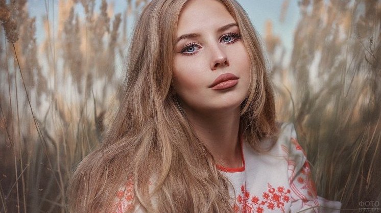 Славянская наружность девушки