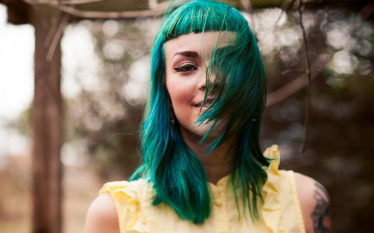 Девушки - Зеленый цвет волос