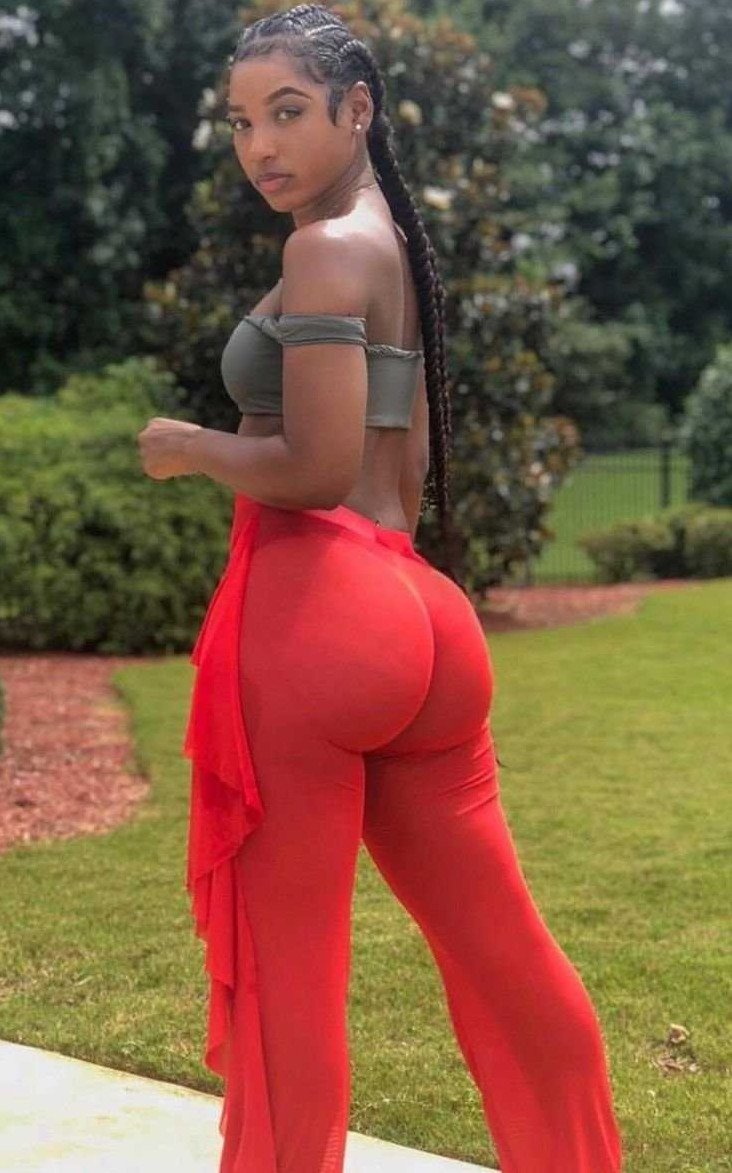 Горячая бразильская жопа + много фото