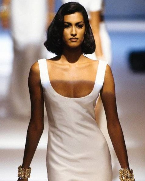 Девушки с широкими плечами