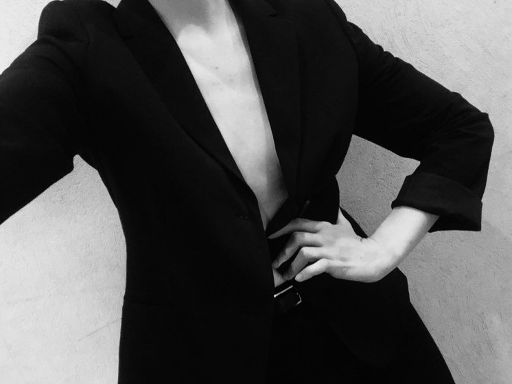 👩‍💼 Девушка в пиджаке