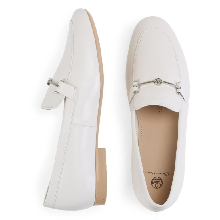 Белые лоферы от бренда Эконика: стиль и удобство