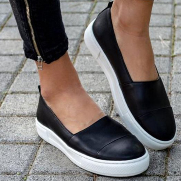 Белые лоферы с черной подошвой: стильный выбор для вашего гардероба