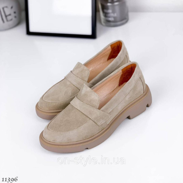 Бежевые замшевые лоферы: стиль и комфорт