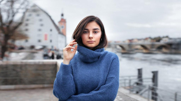 Дамский джемпер с воротником