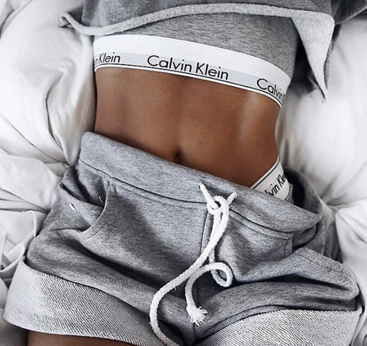 Девушки в белье Calvin Klein: стильно и сексуально