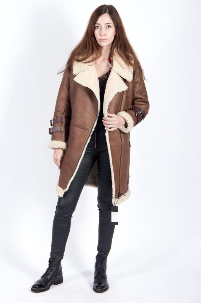 Длинная женская дубленка в стиле косухи