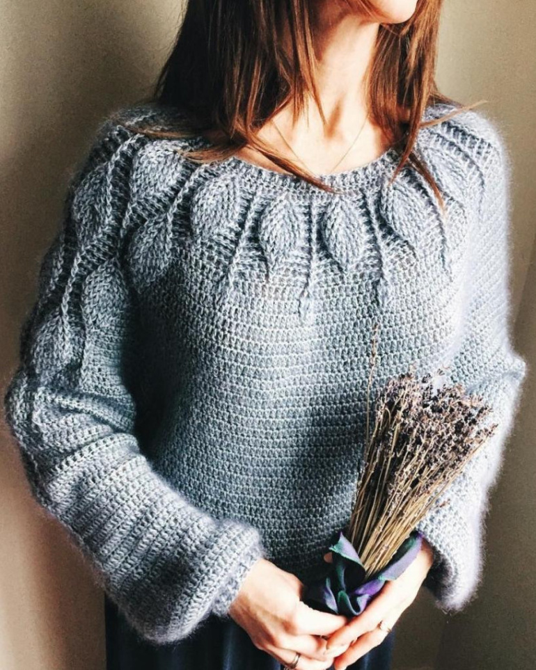 Джемпер с круглой кокеткой листочки